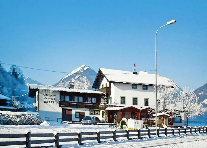 In In A Beautiful Setting Apartment *